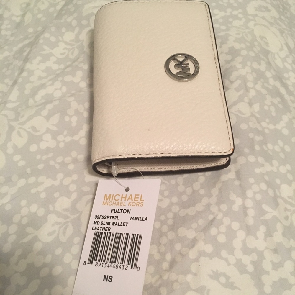 White leather Michael Kors wallet